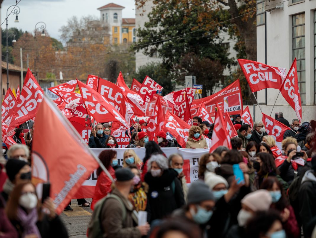 Manifestazione a Firenze contro la violenza squadrista. La Scuola scende in piazza